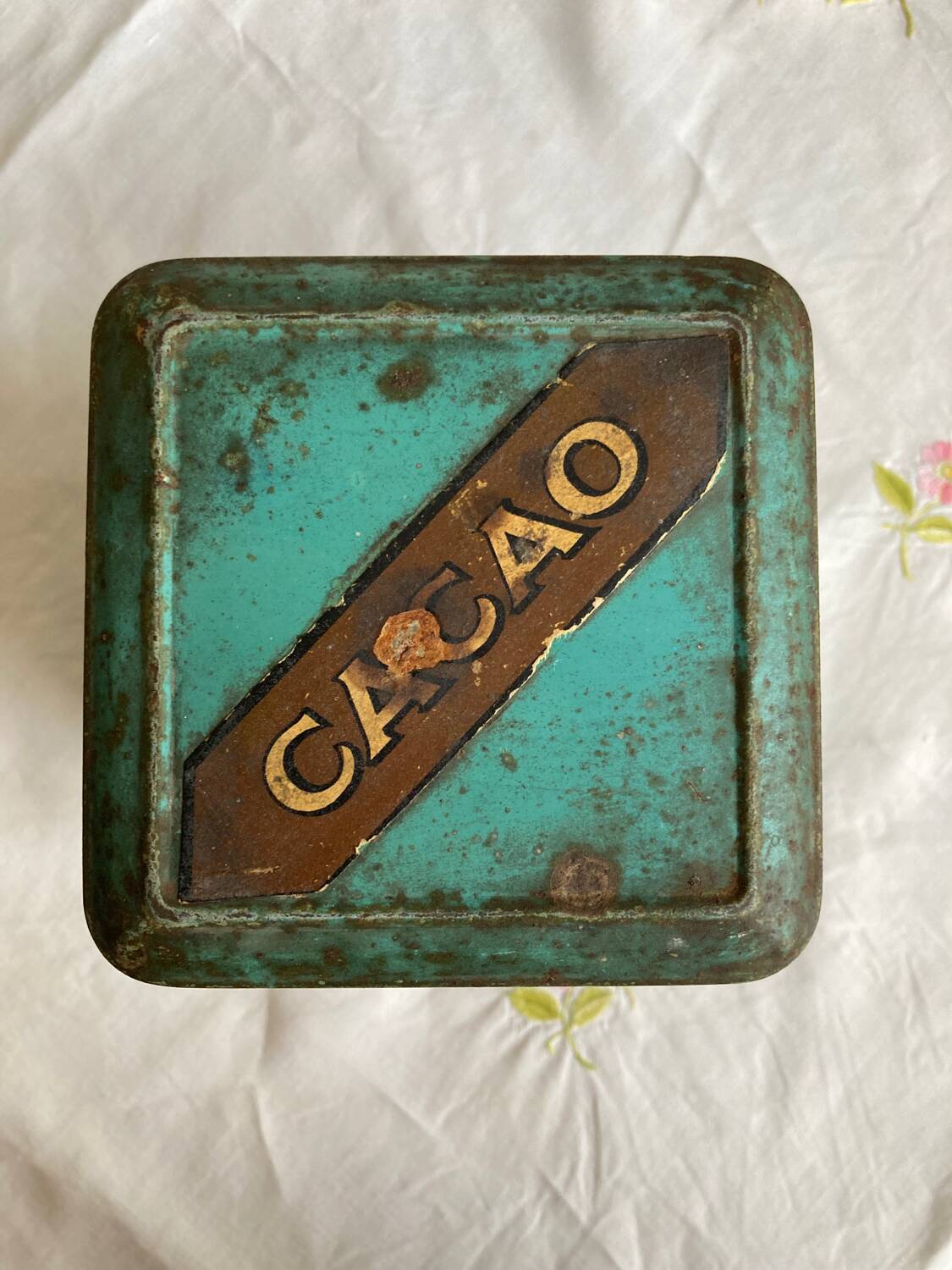 Diase Progil decorated metal box