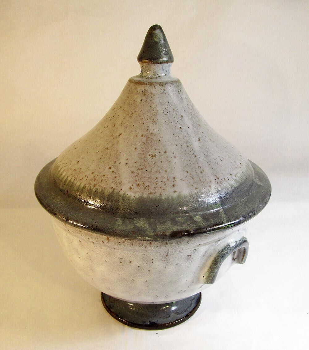 Two-tone sandstone soup bowl