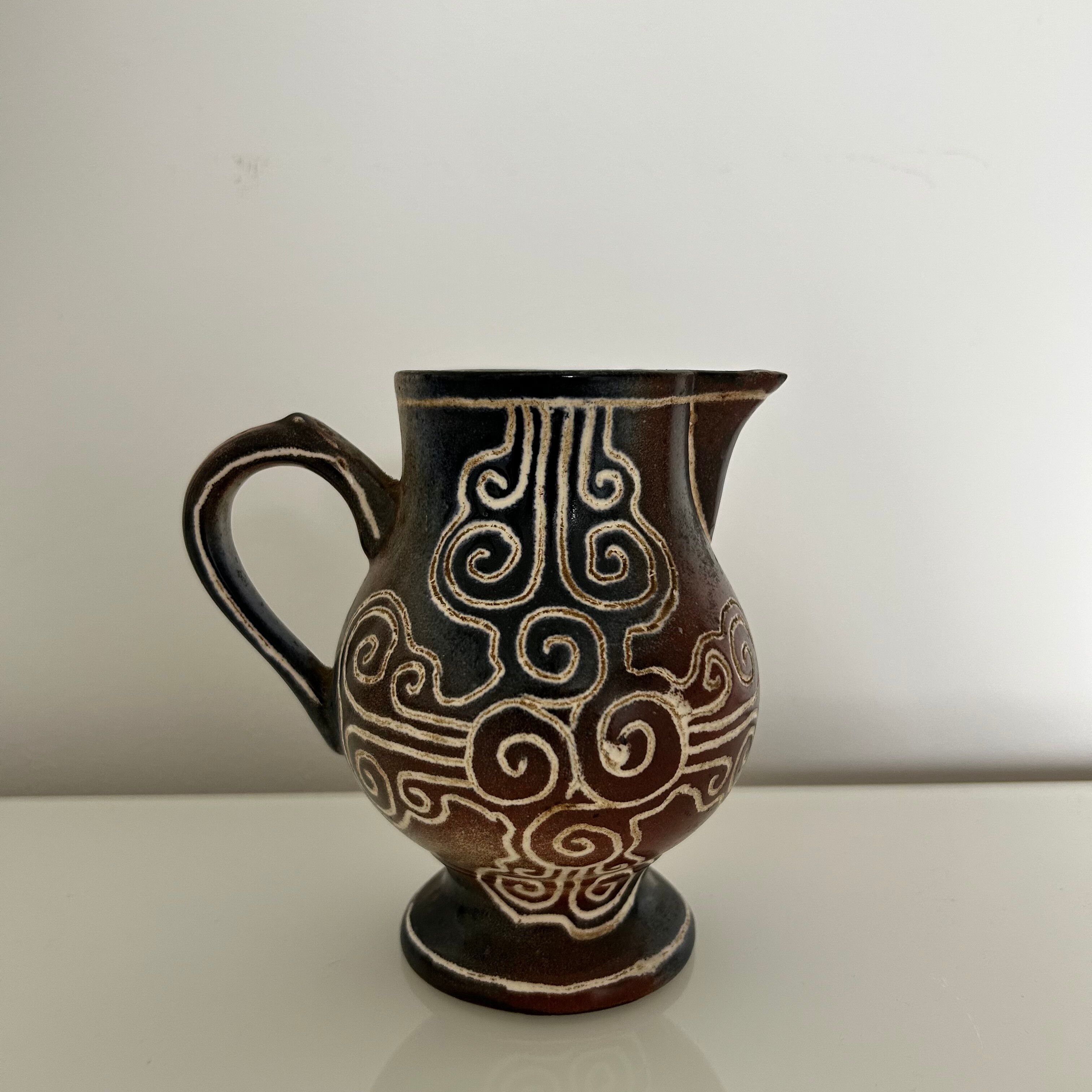 Breton pitcher signed Roscoff