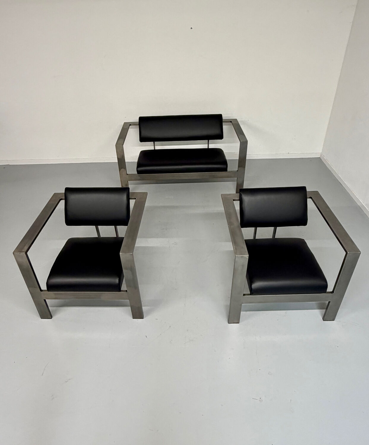 Salon brutaliste fauteuils simili métal design Karl Friedrich Forster