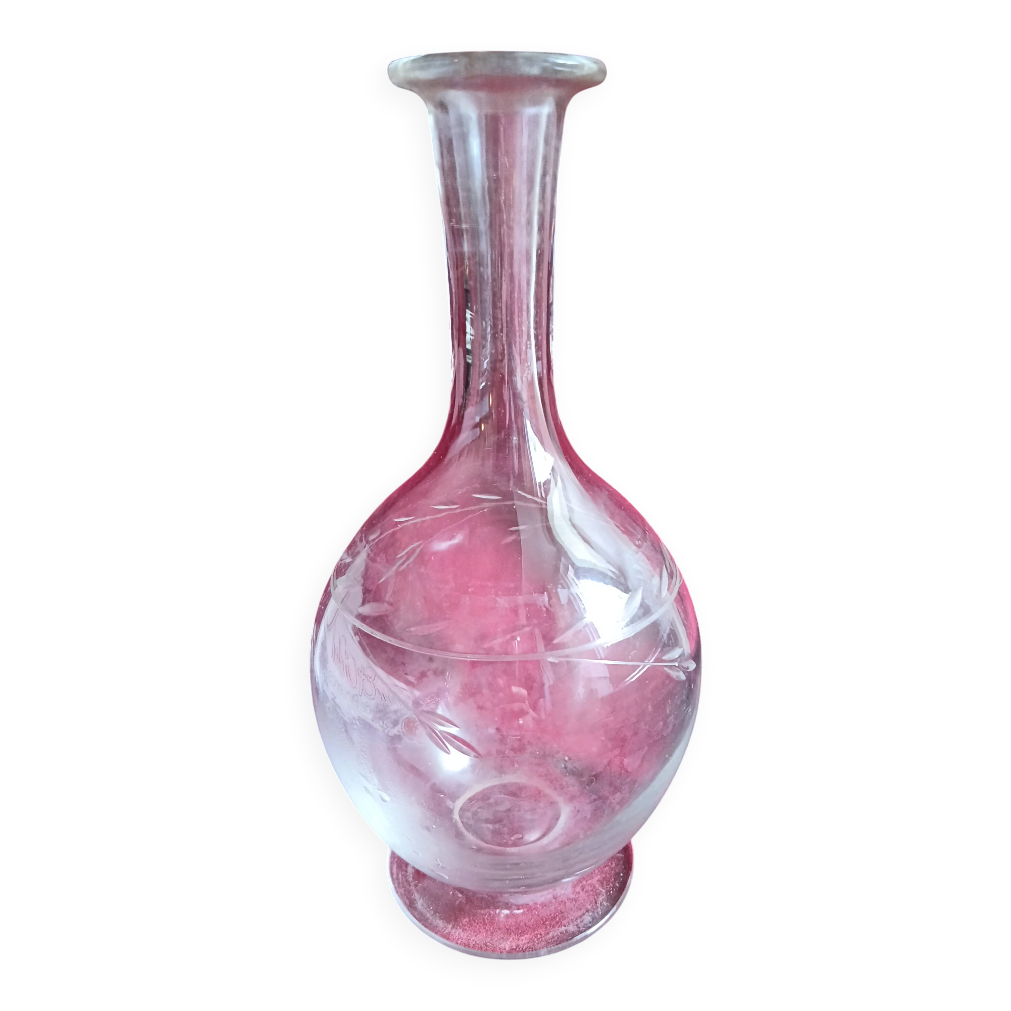 Carafe ancienne en verre grave