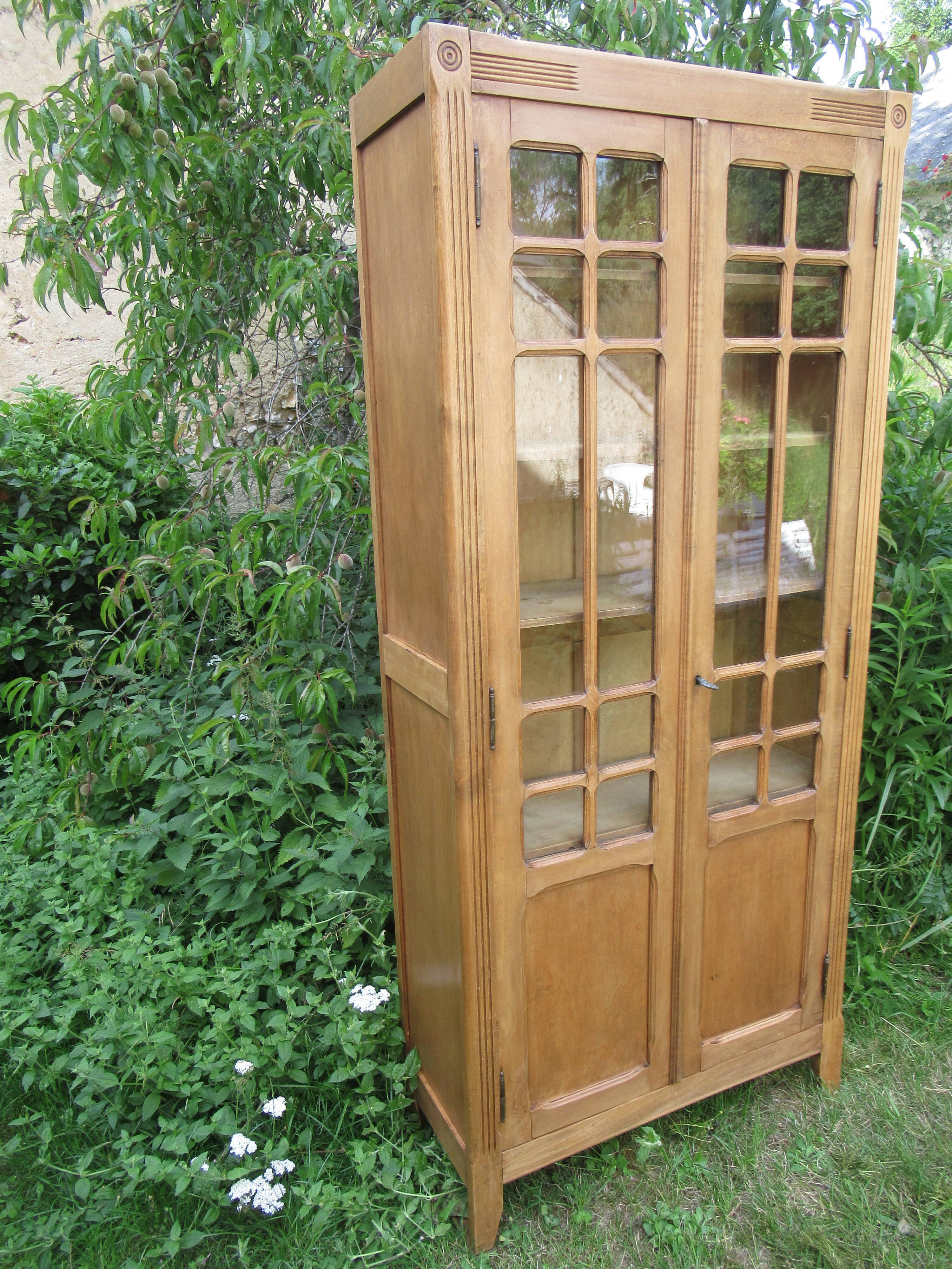 Armoire parisienne vitrée