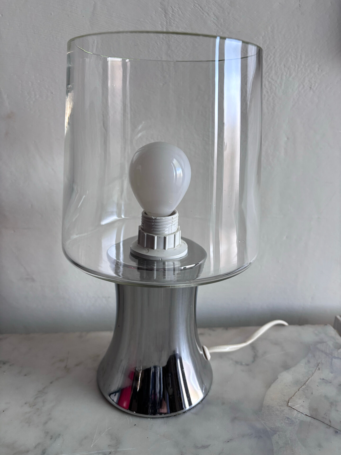 Vintage table lamp in silvered glass, mercury style, and transparent cylinder.