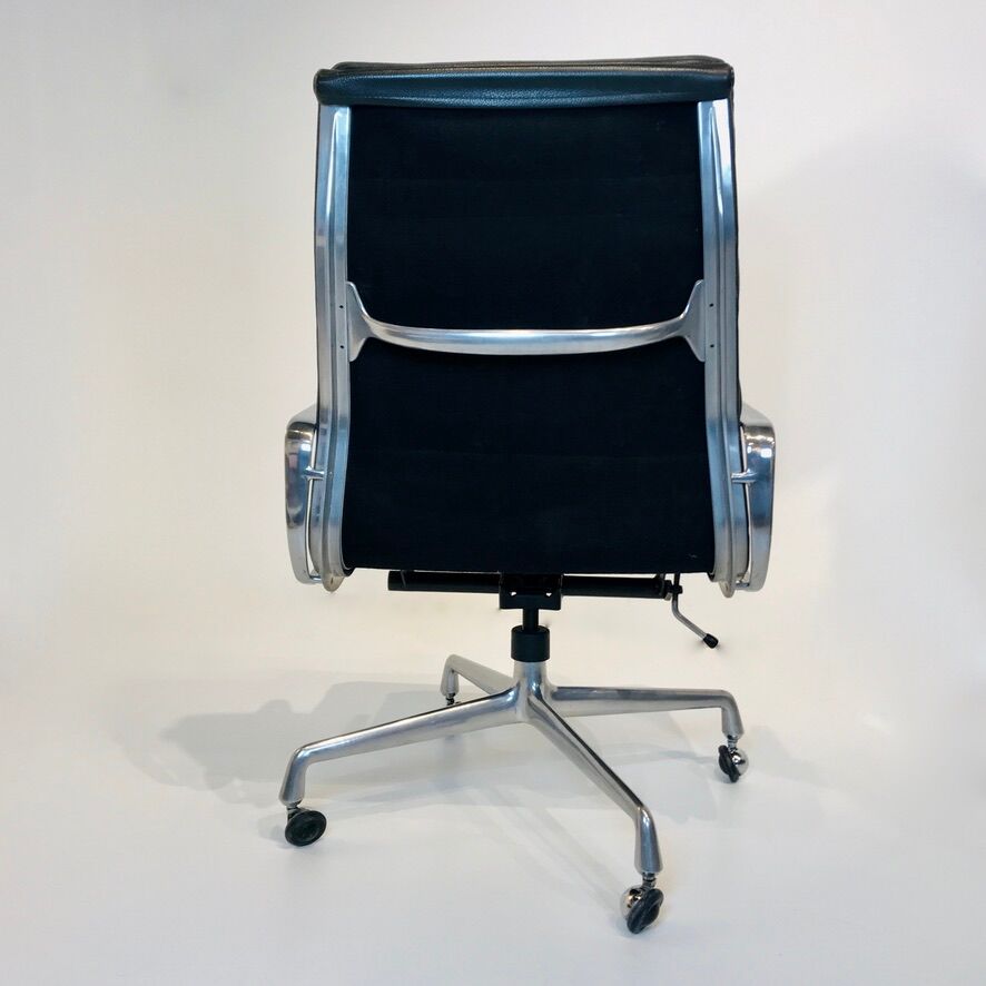 "EA 219" office chair designed by Charles and Ray Eames for Herman Miller, USA of the 1970's.