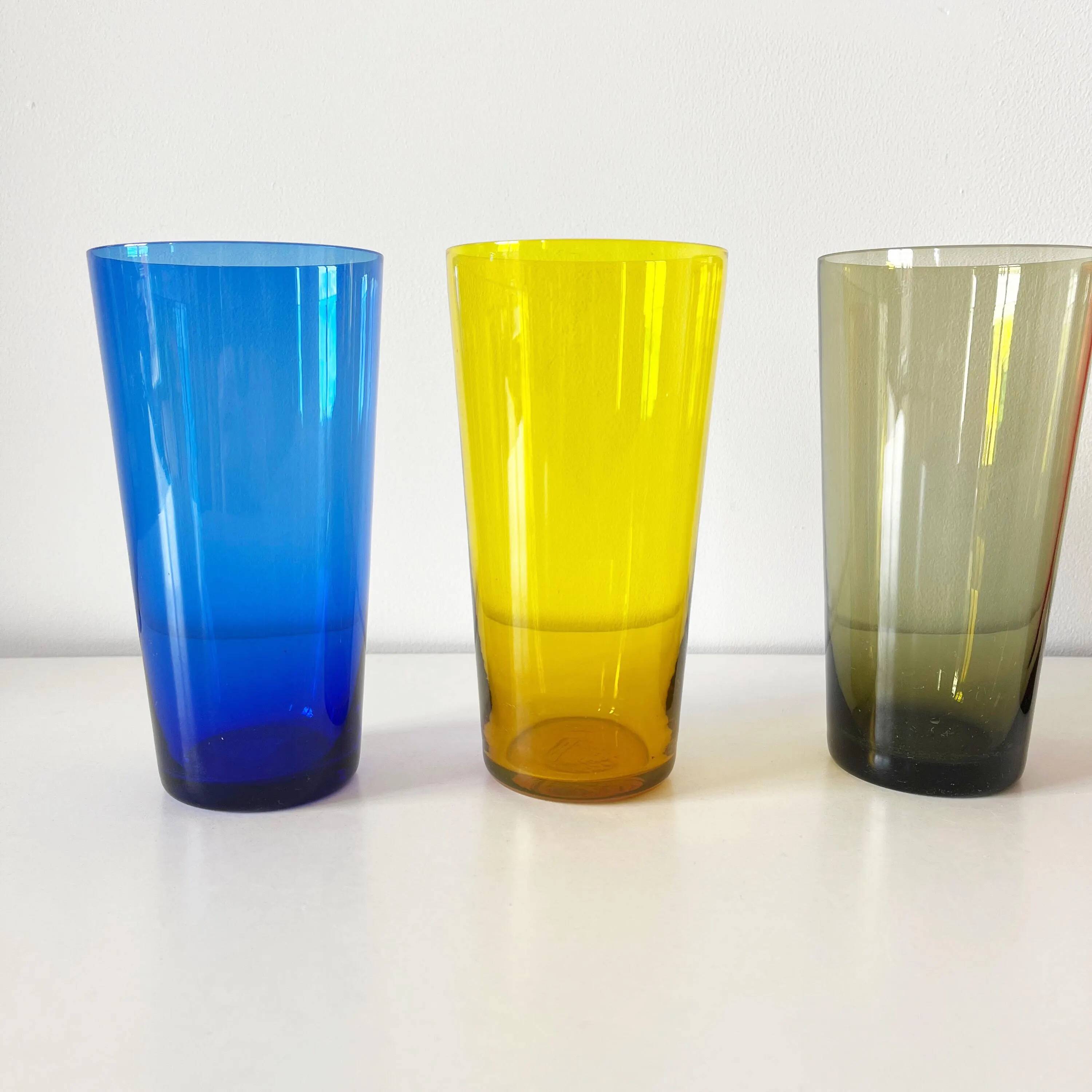 Lot de 6 verres colorés en verre soufflé 1960