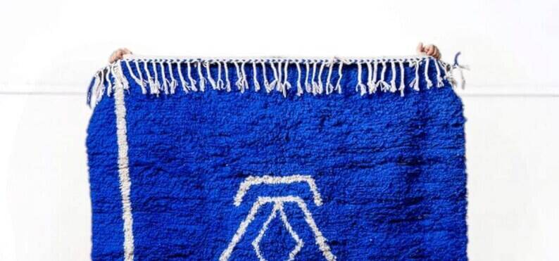 Tapis azilal Tissé main traditionnelle taille 150 x 250 cm