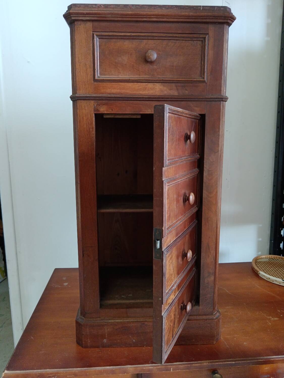 Antique sideboard with 1 drawer and 1 trompe l'oeil drawer door