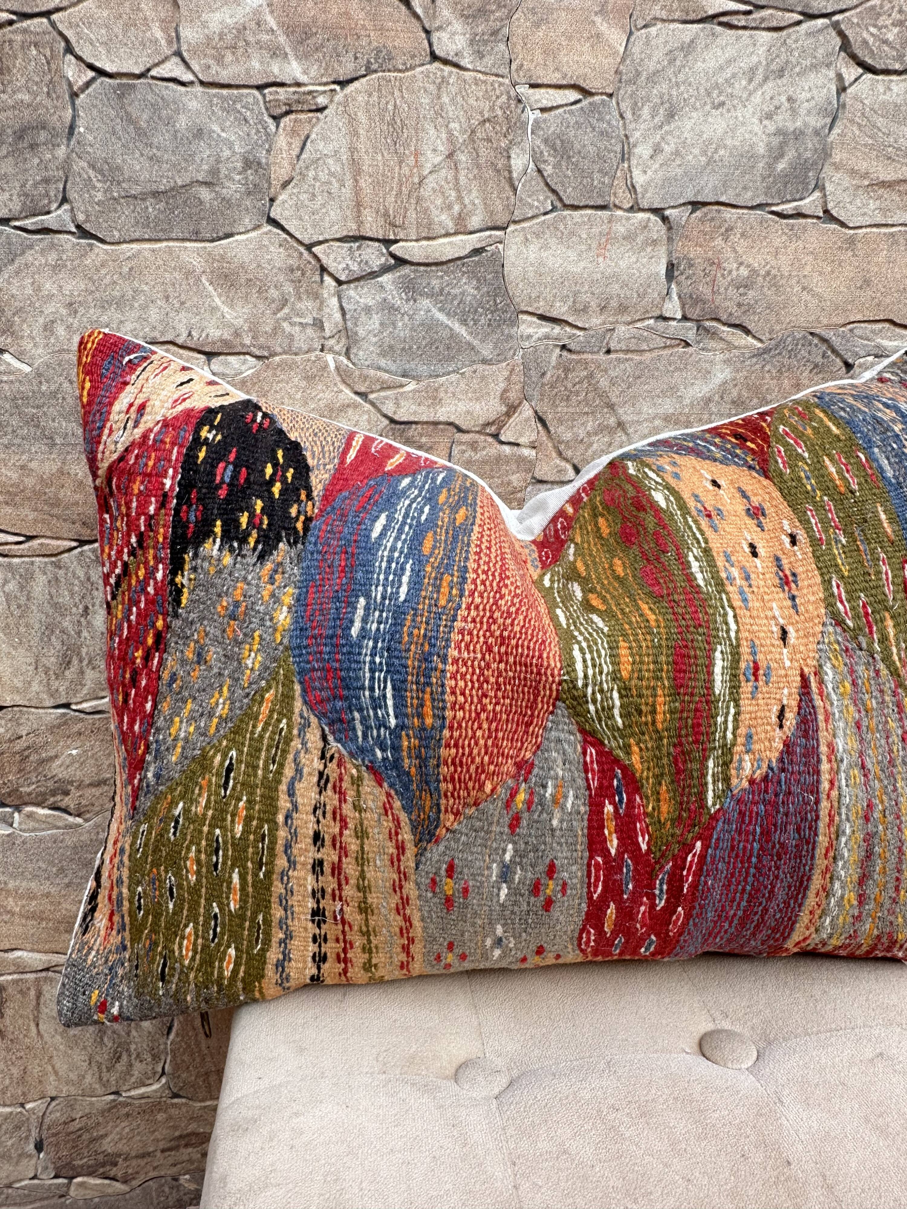 Magnifique coussin Kilim berbère vintage du Maroc