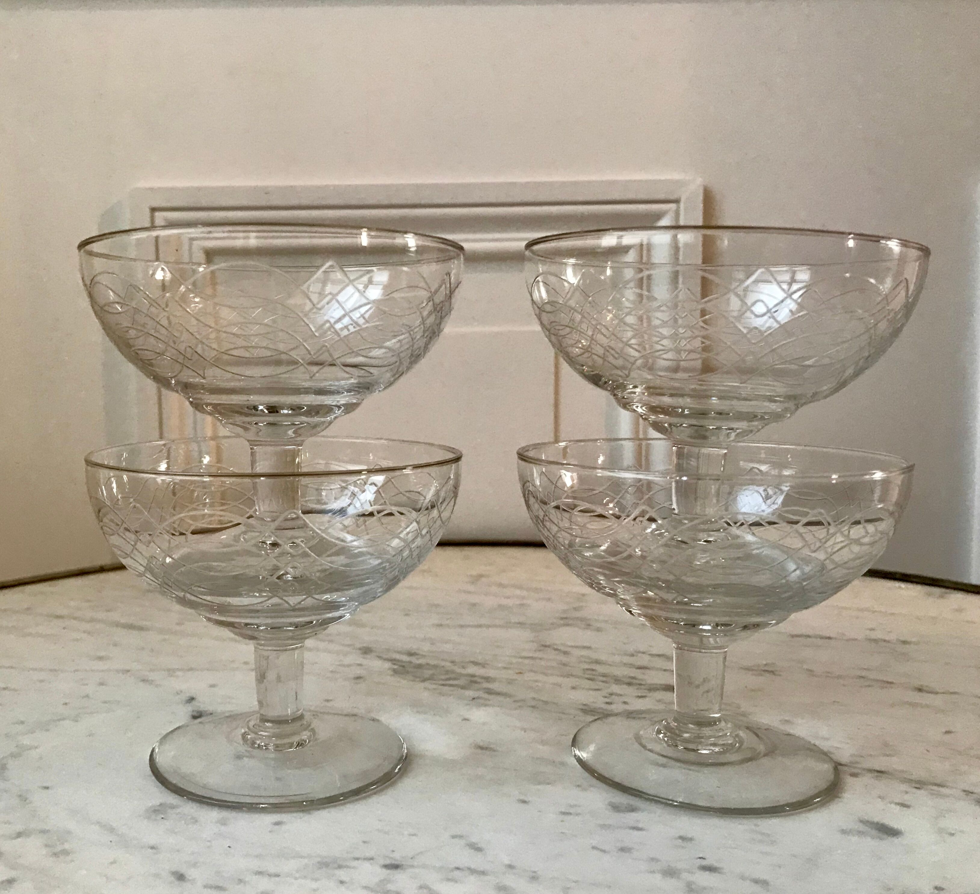 Set of 4 wide glasses of champagne in crystalline 60s