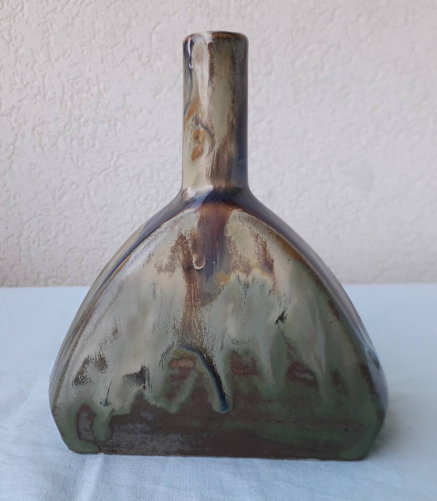Single-stem vase in stoneware