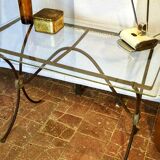 Table d'appoint base en fer forgé et plateau en verre