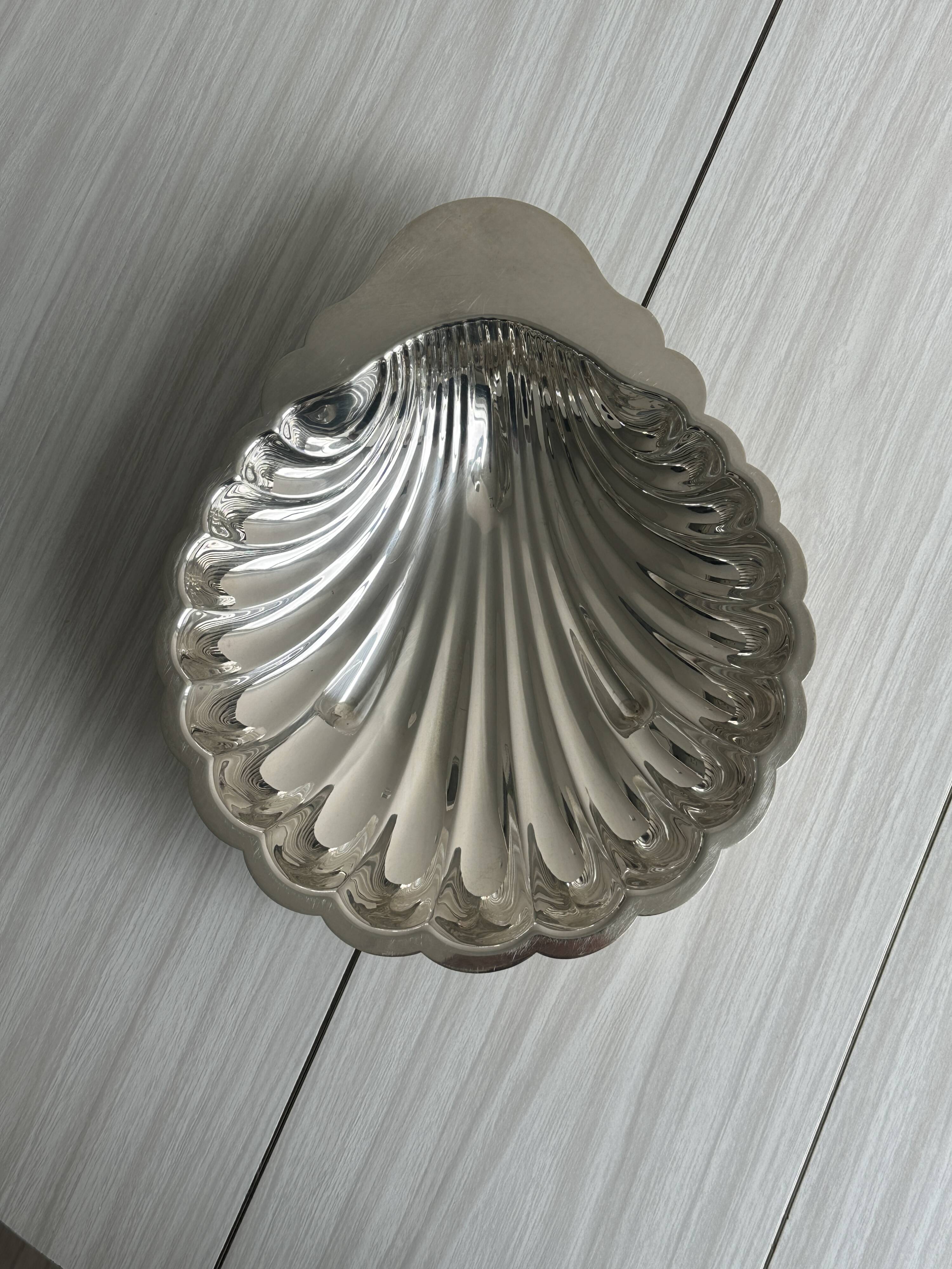 Grand plat coquillage en métal