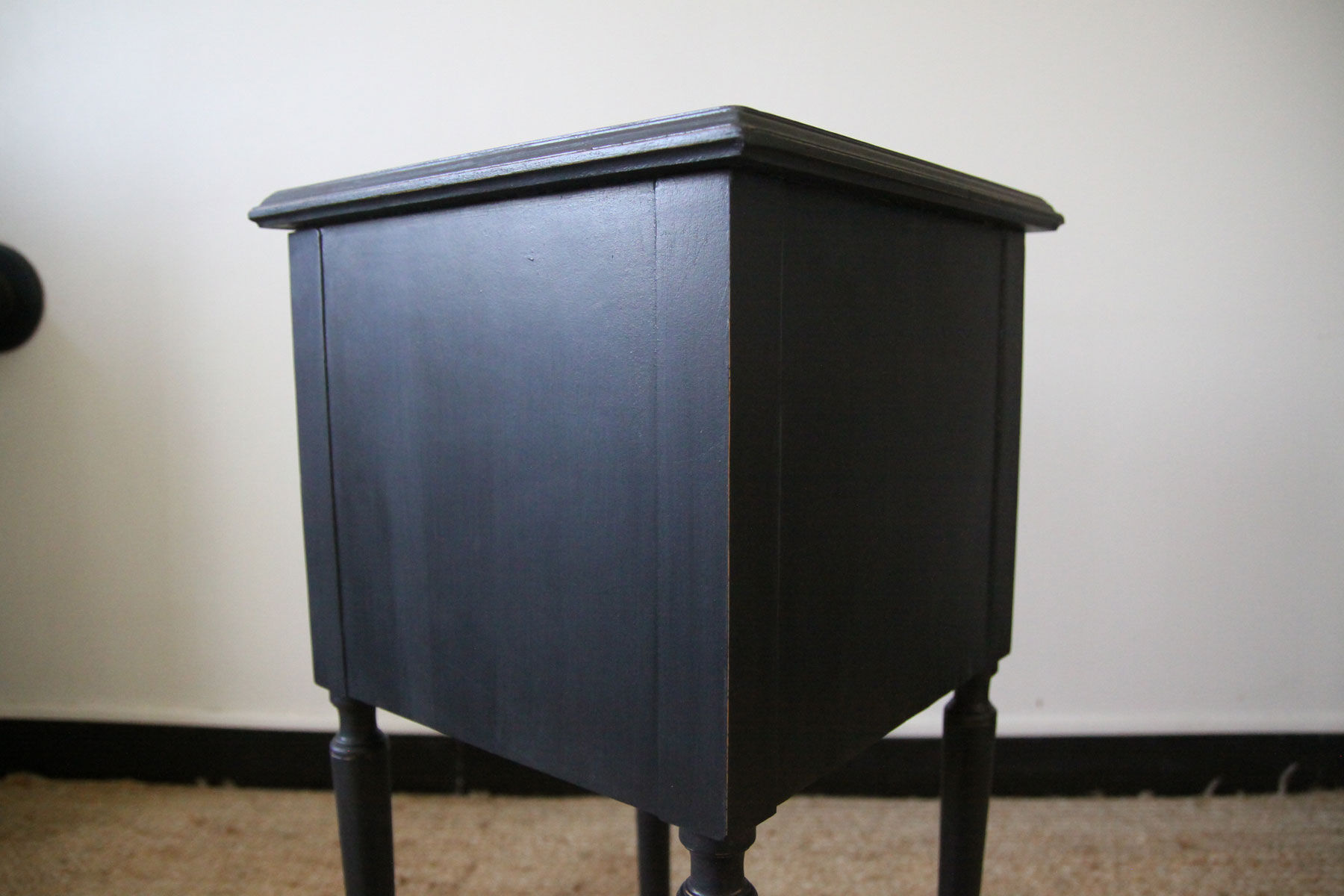 Black bedside style Henri II