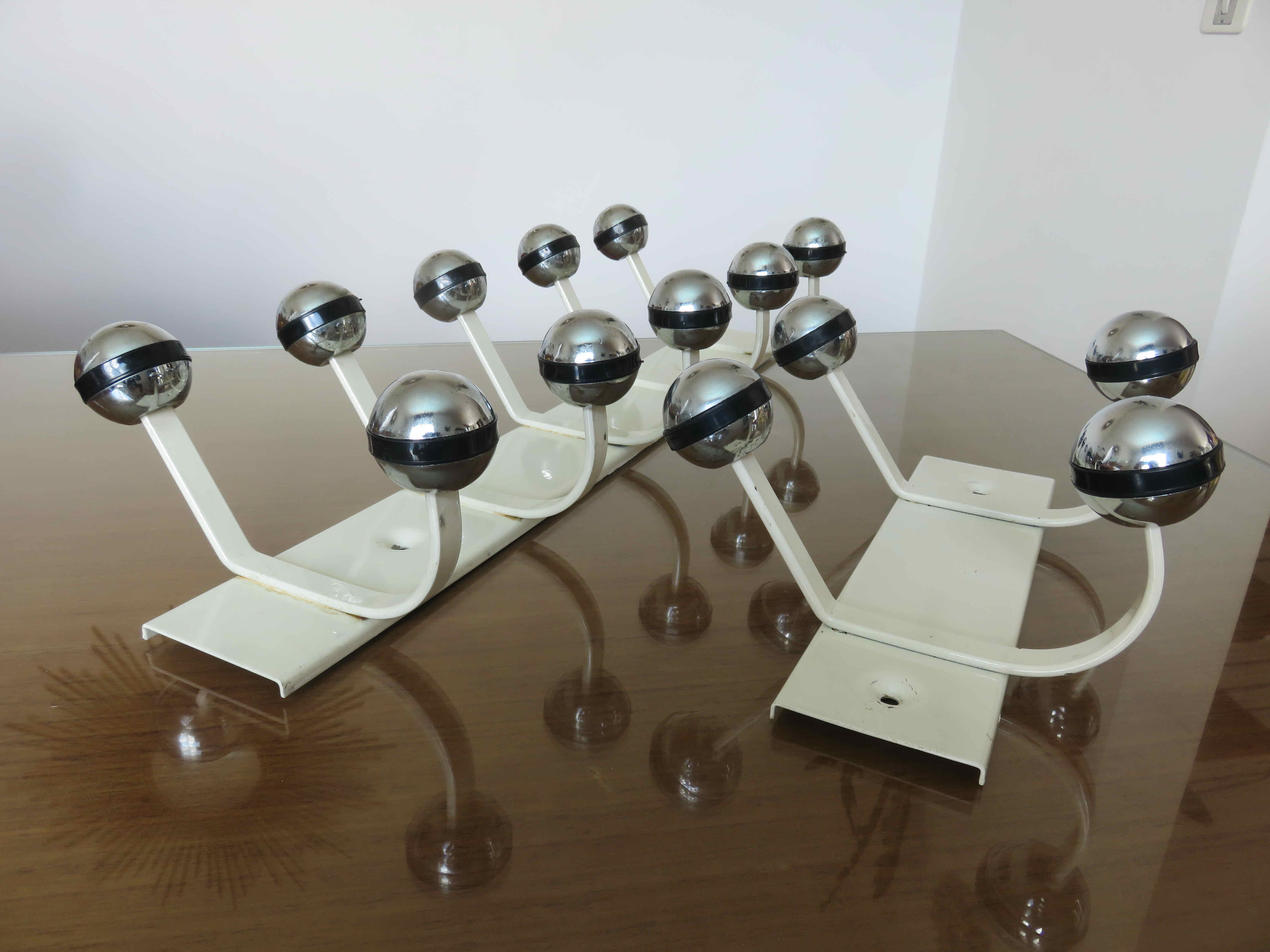 Wall coat rack 4 chrome hooks support in white lacquered metal 70s