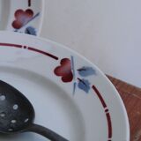 Set of 8 flat ceramic plates