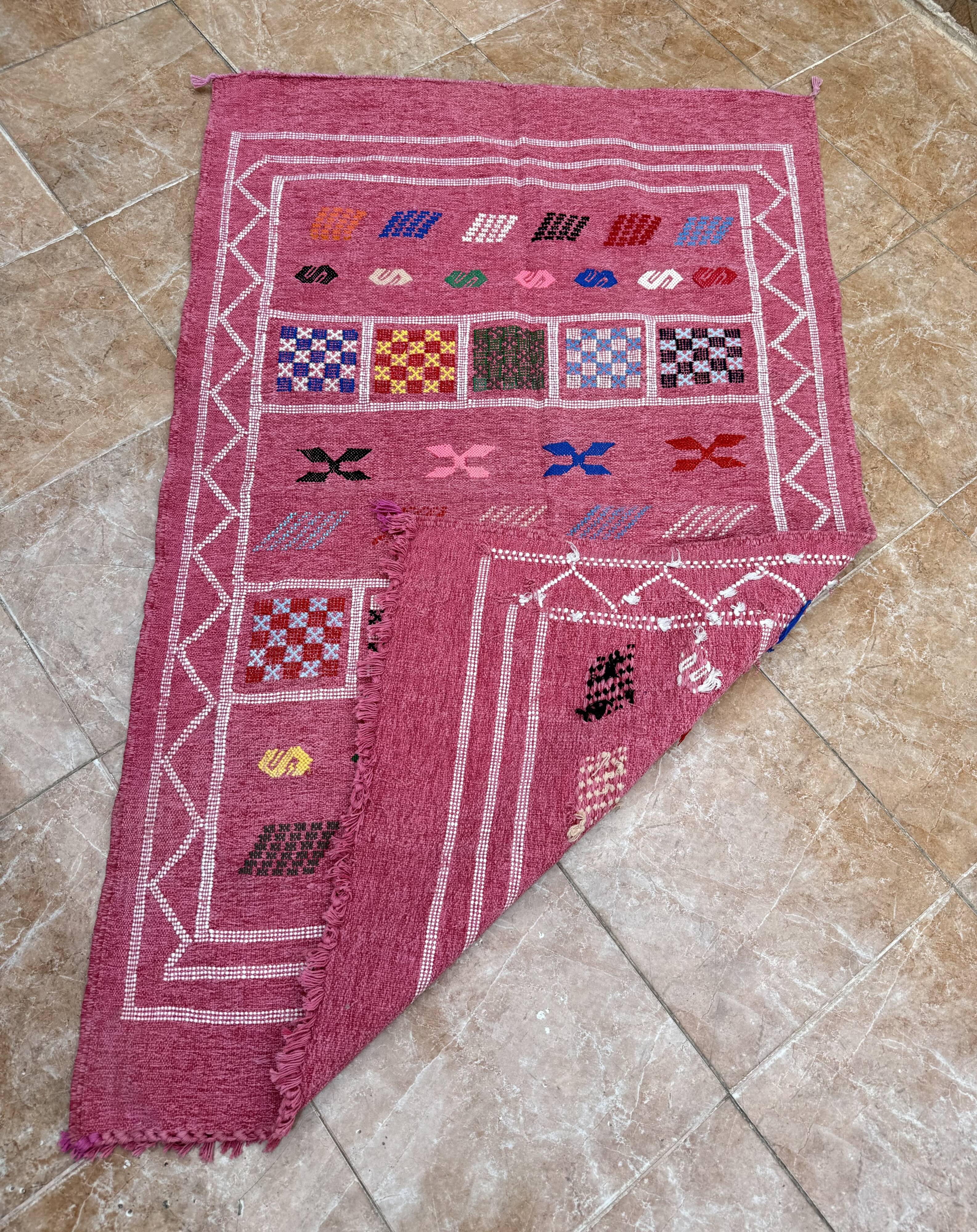 Handmade Moroccan wool rug: Berber Azilal style, geometric pattern.