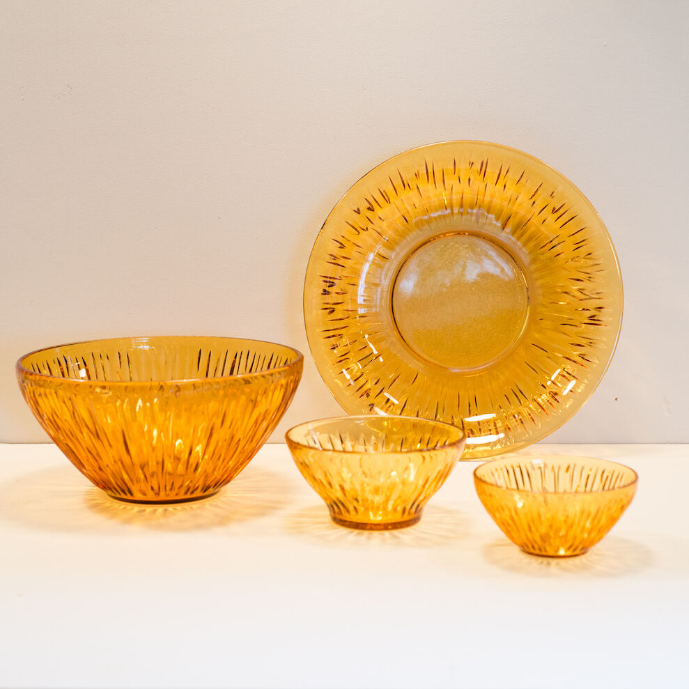 Amber glass flower service 16 pieces