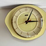 Pendule formica jaune années 60 marque FFR à pile
