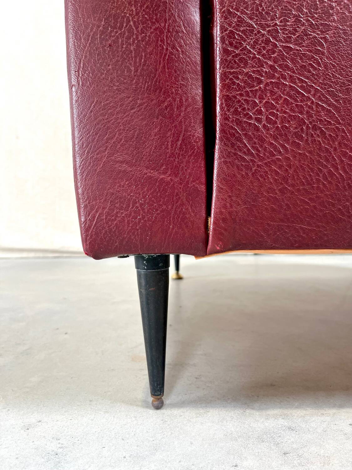 Vintage burgundy armchair, compass base in black metal and brass