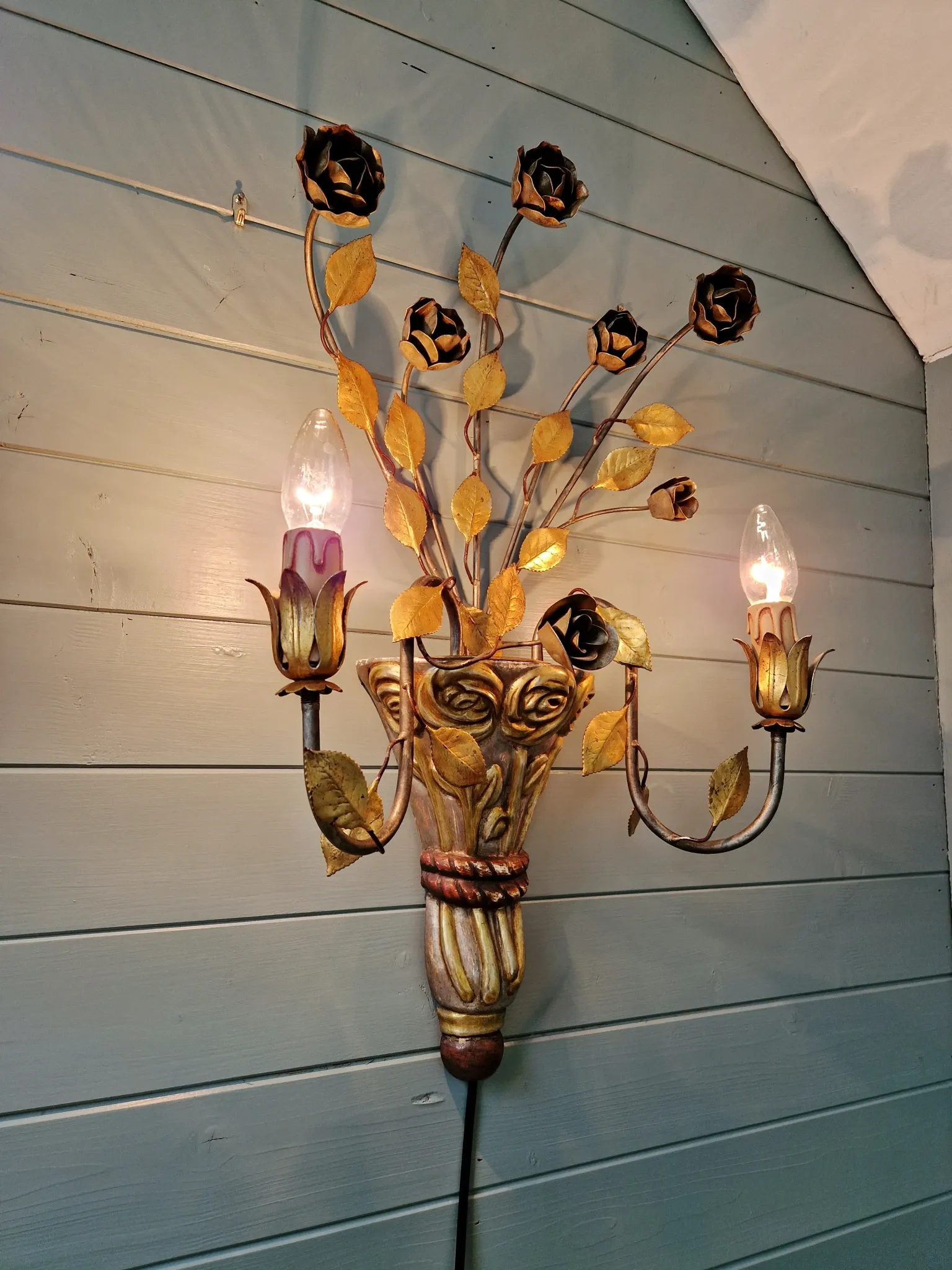 Large Florentine wall sconce, Hollywood Regency, 1960-70.