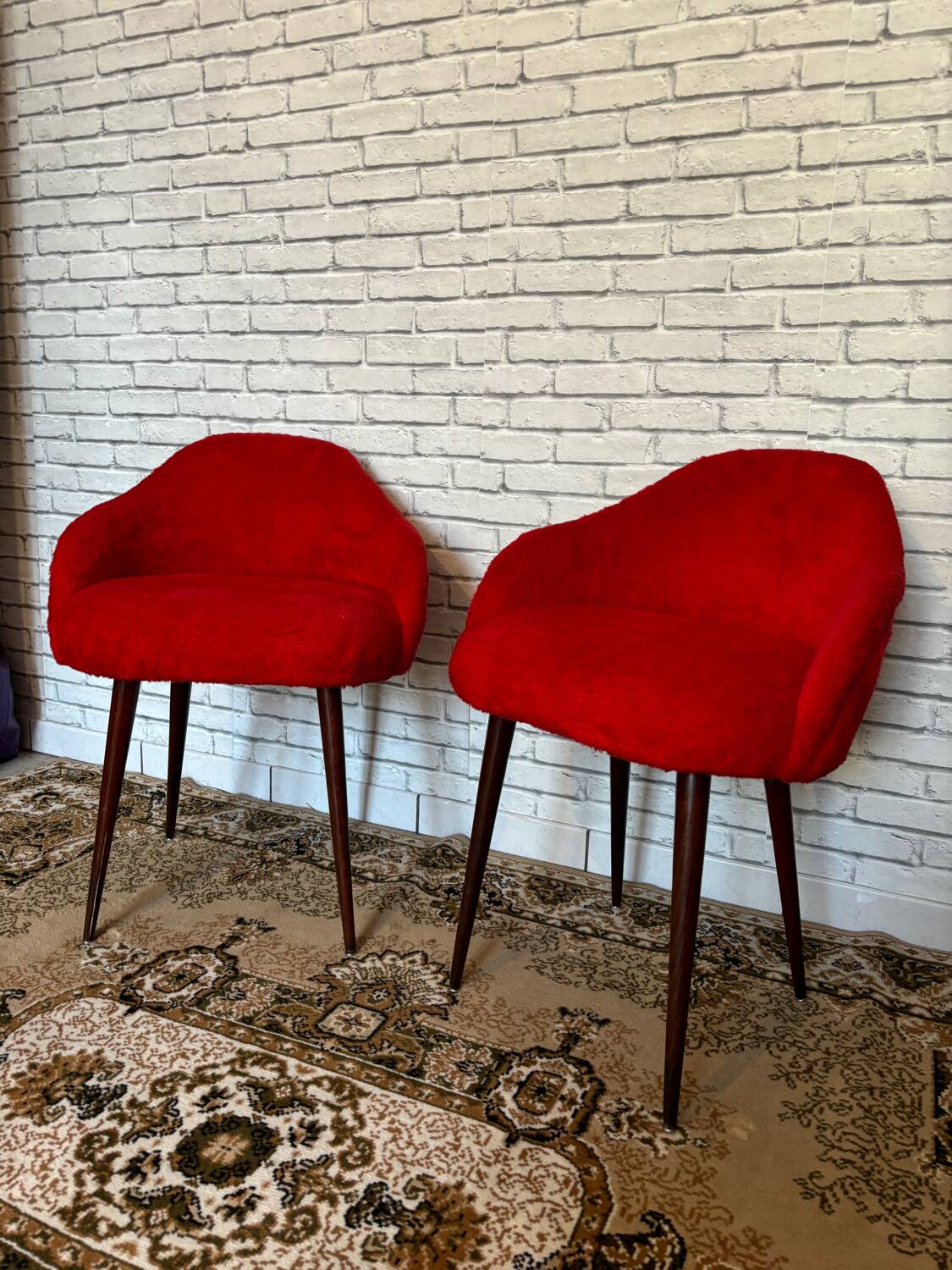 Two vintage 60s/70s armchairs in red moumoute, pelfran style