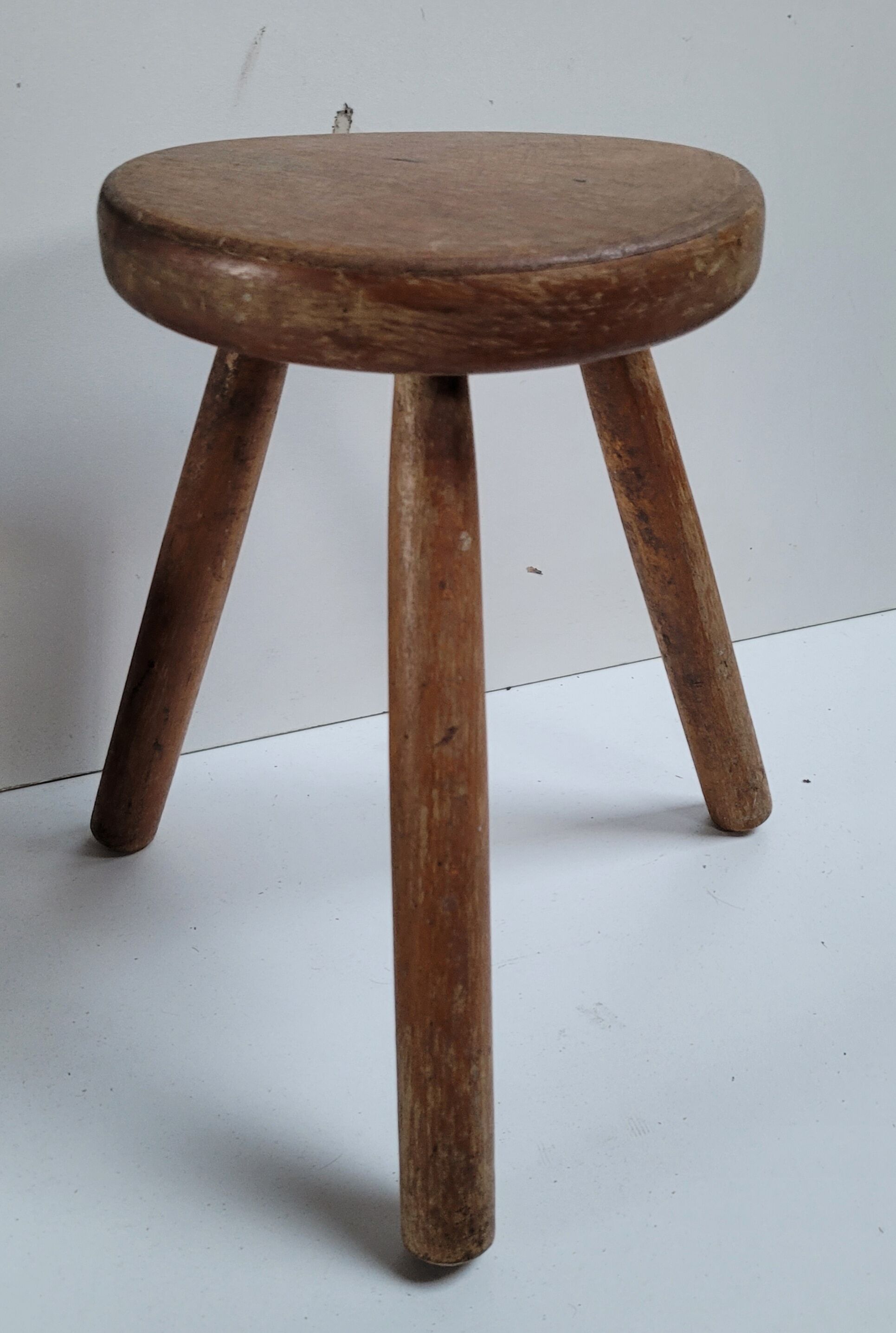 Cowherd stool tripod round solid wood