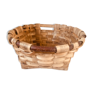 Natural chestnut basket