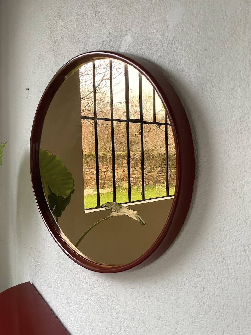 Red lacquered console and its mirror from the 80s
