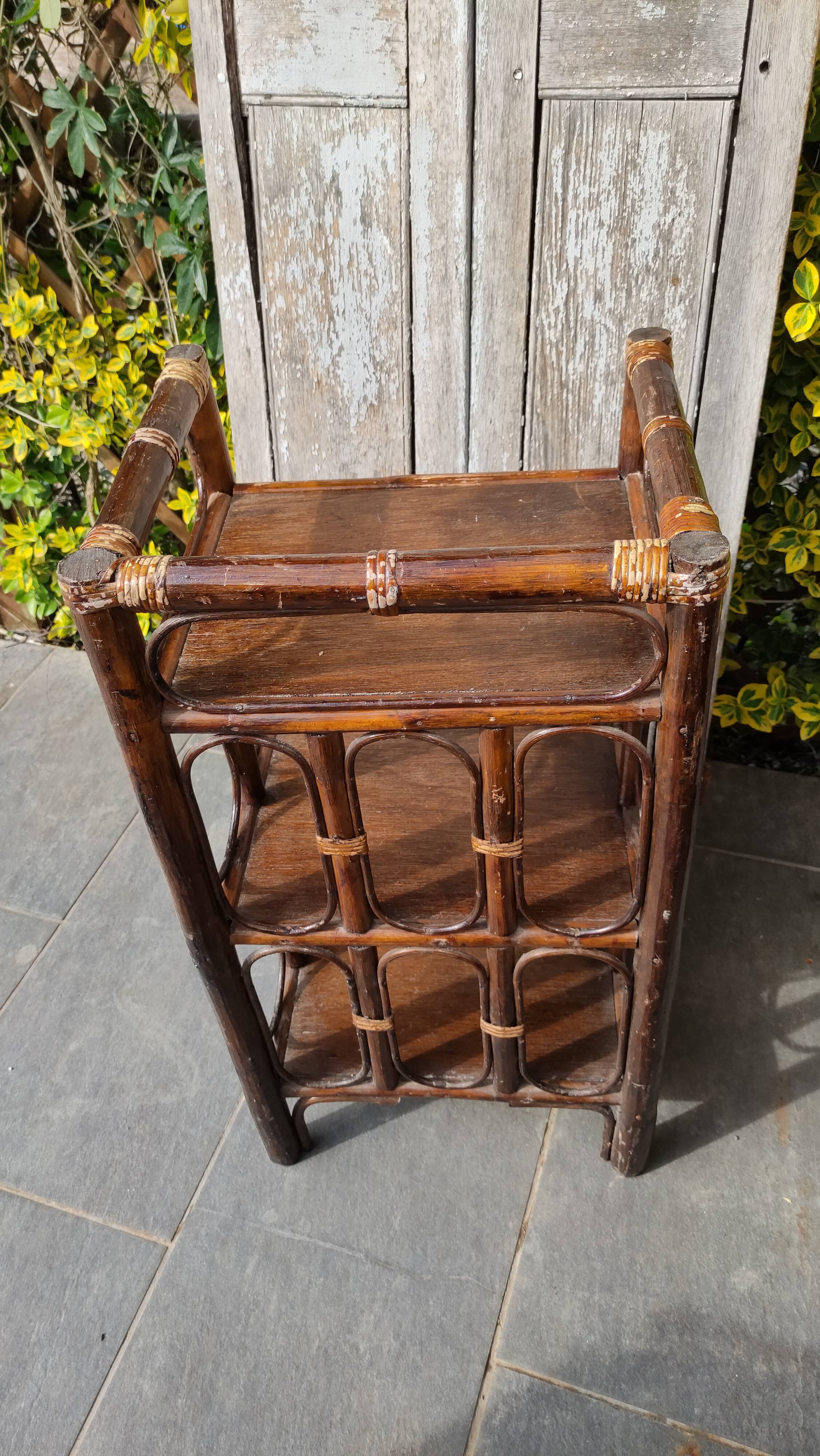 Duo d'étagères en rotin vintage