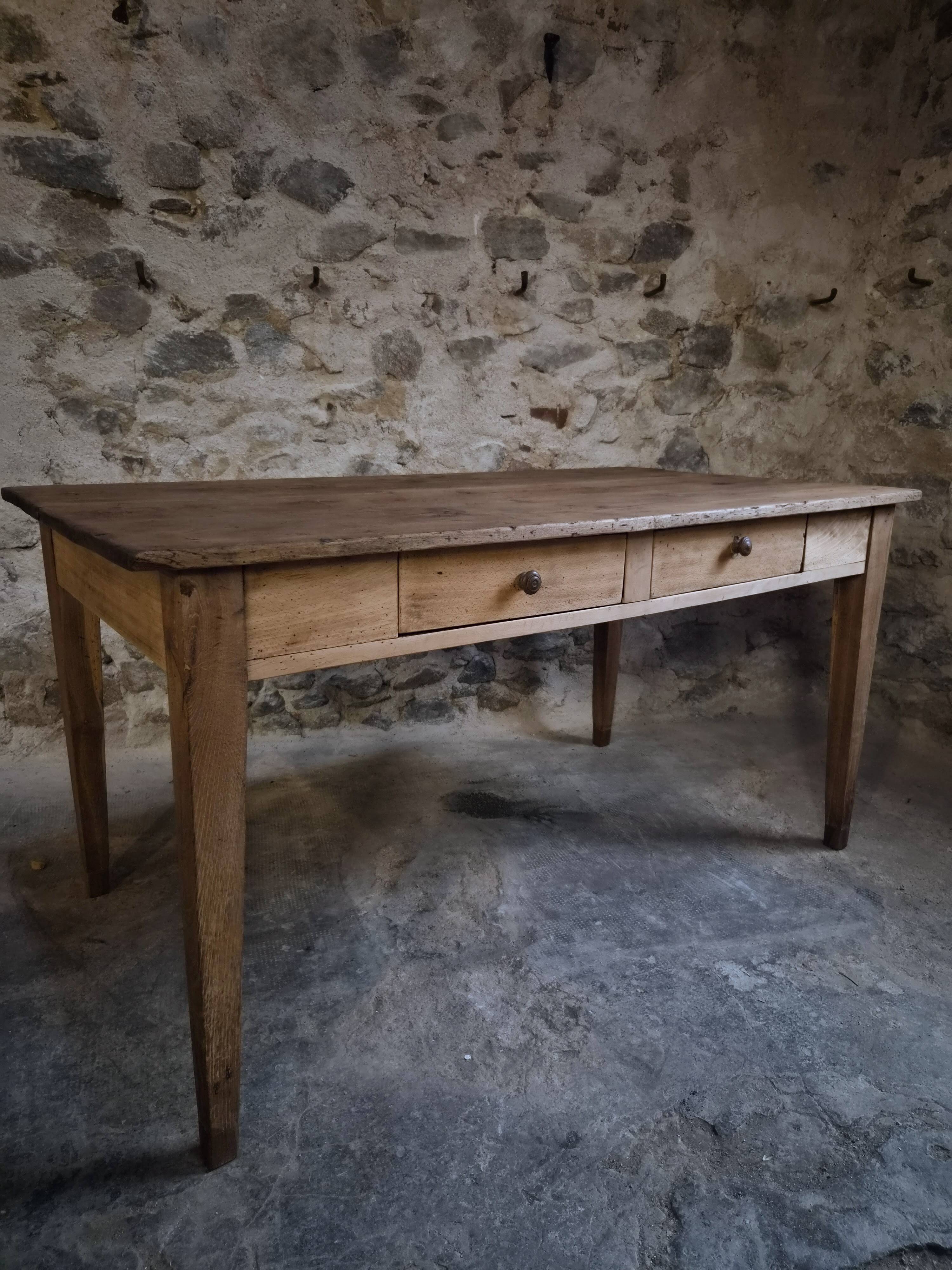 Table à manger rustique de ferme française, deux tiroirs, années 1920–1940