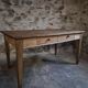 Table à manger rustique de ferme française, deux tiroirs, années 1920–1940