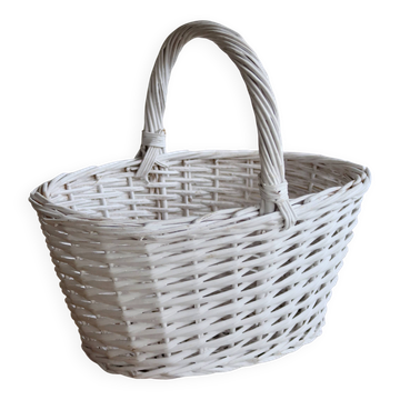 Panier vintage en osier peint blanc