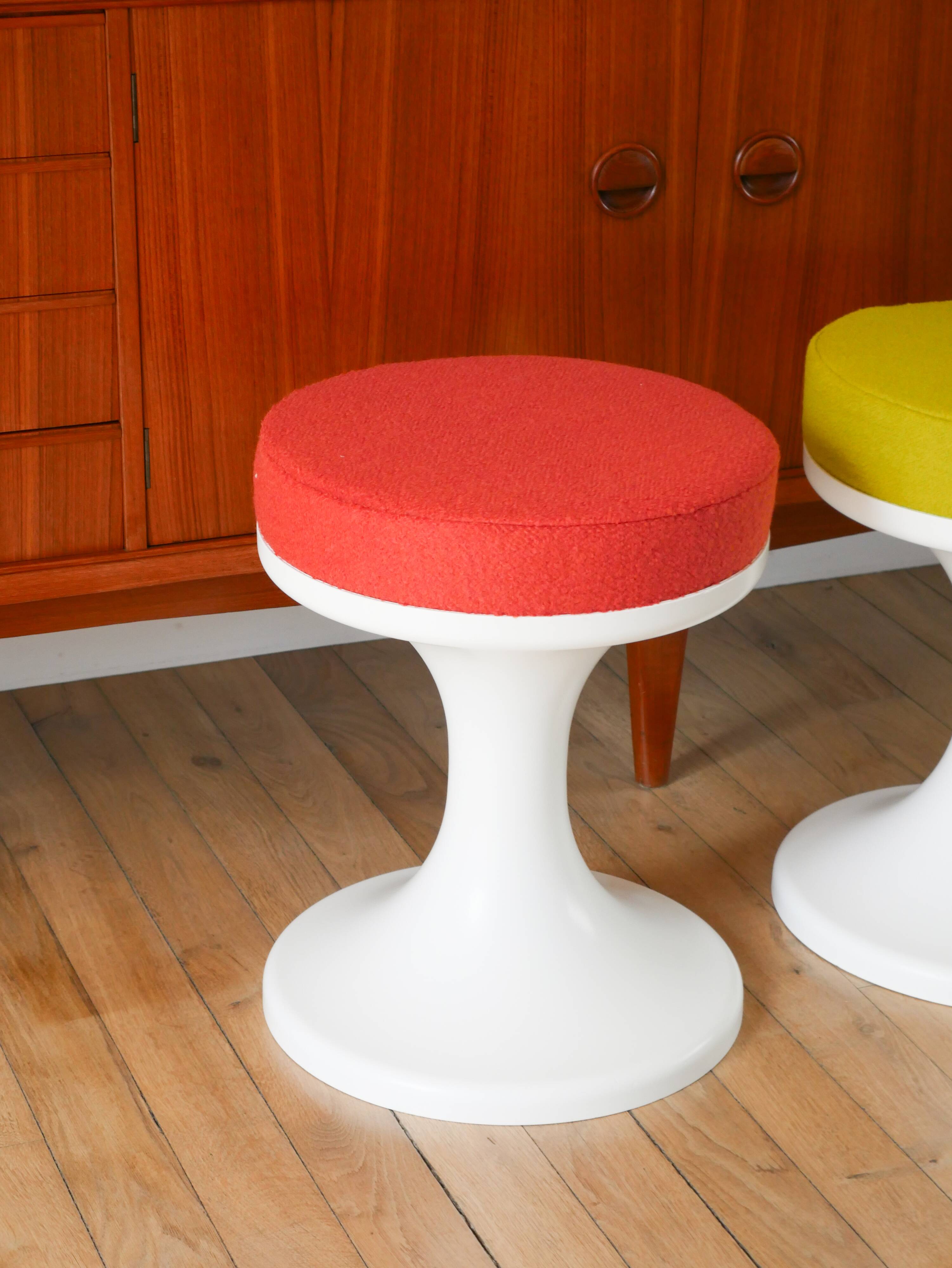 Tulip stool in Plastic and Wool, Rust, Space Age Design, 1970