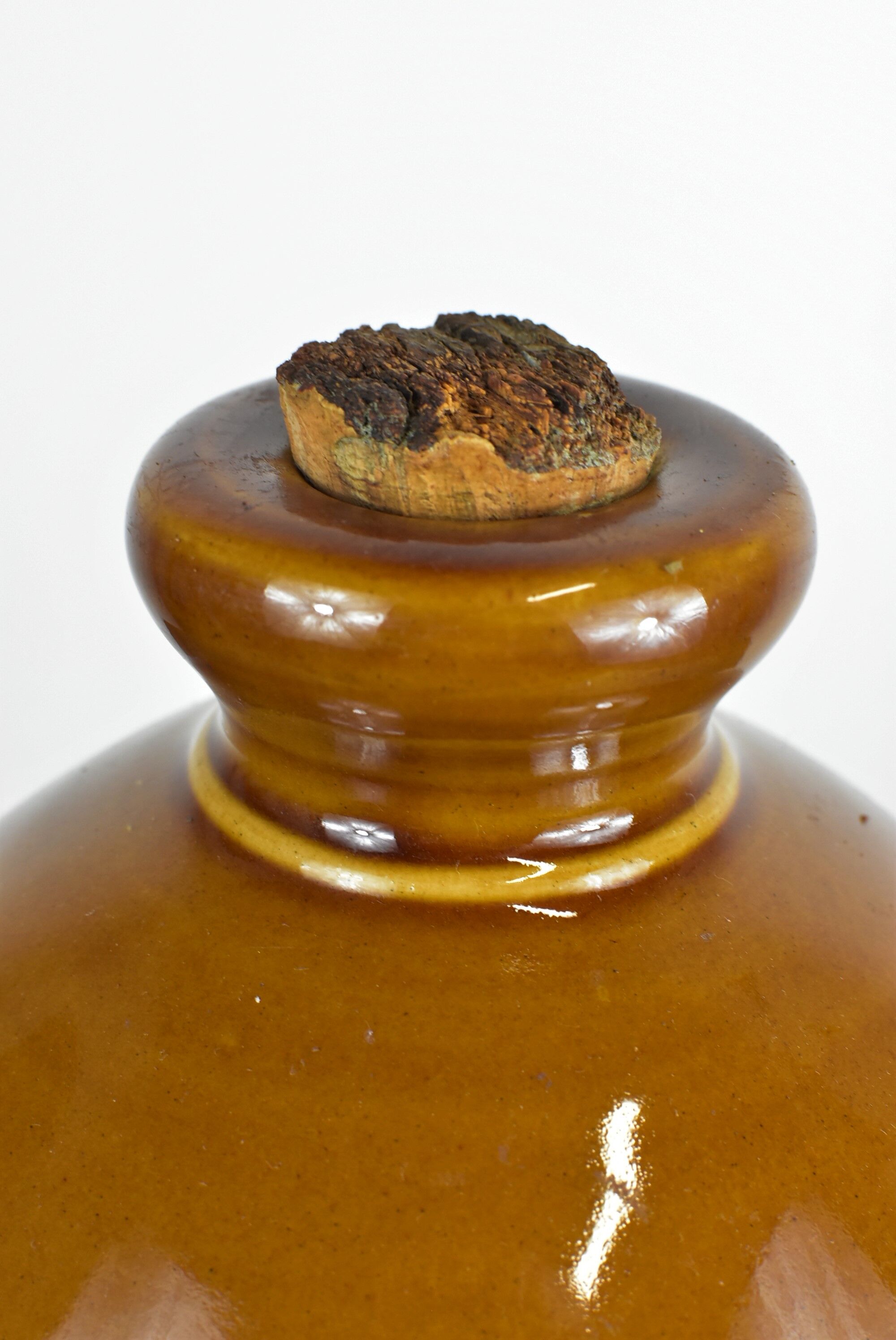Bouteille céramique alcool.