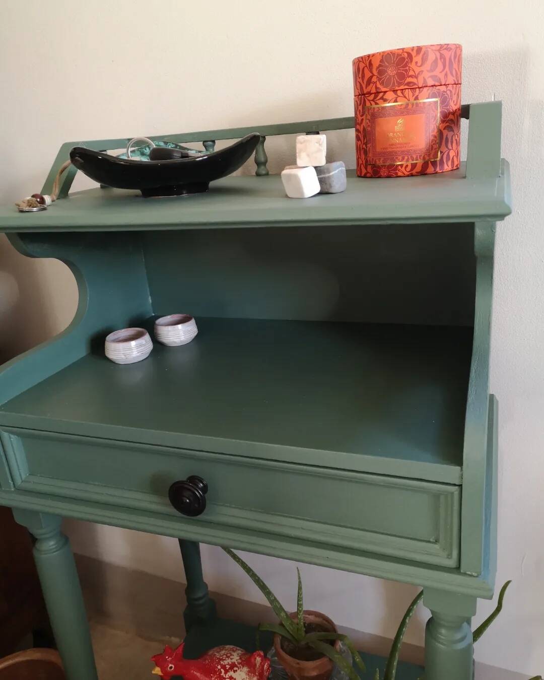 Entrance empty pocket furniture