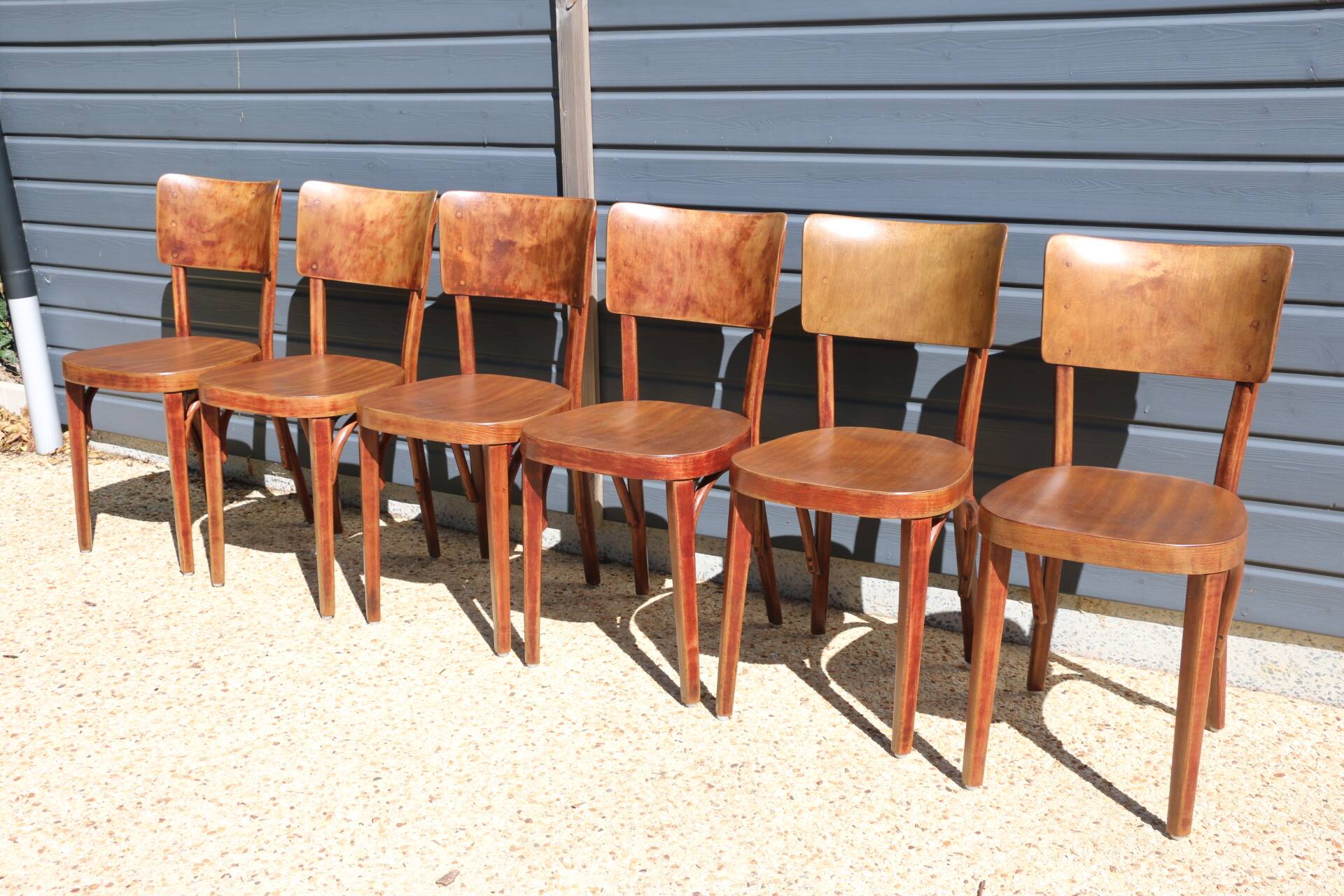 Série de 6 chaises bistrot foncées 1940