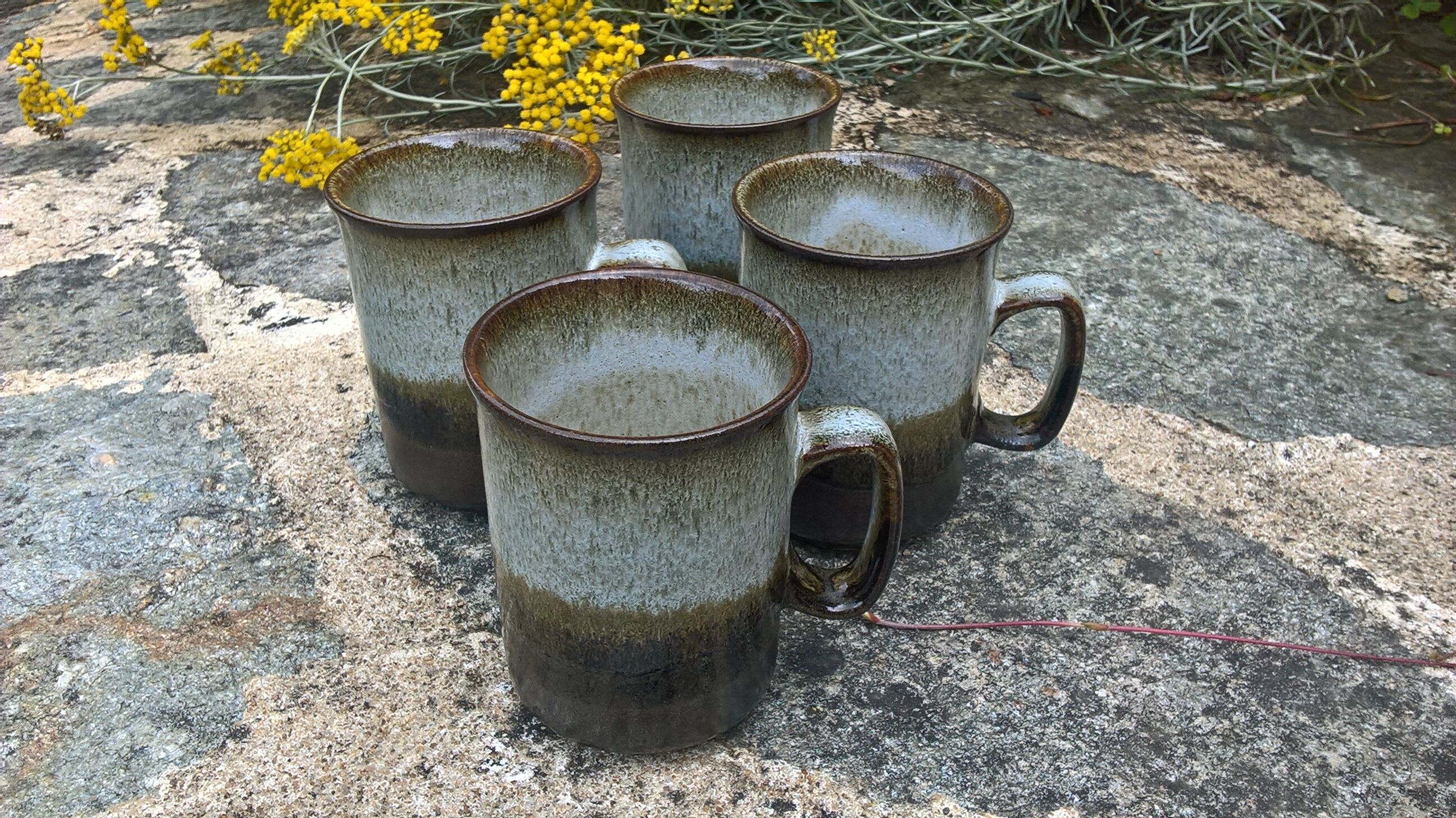 Quatre tasses en grès écossais Dunoon