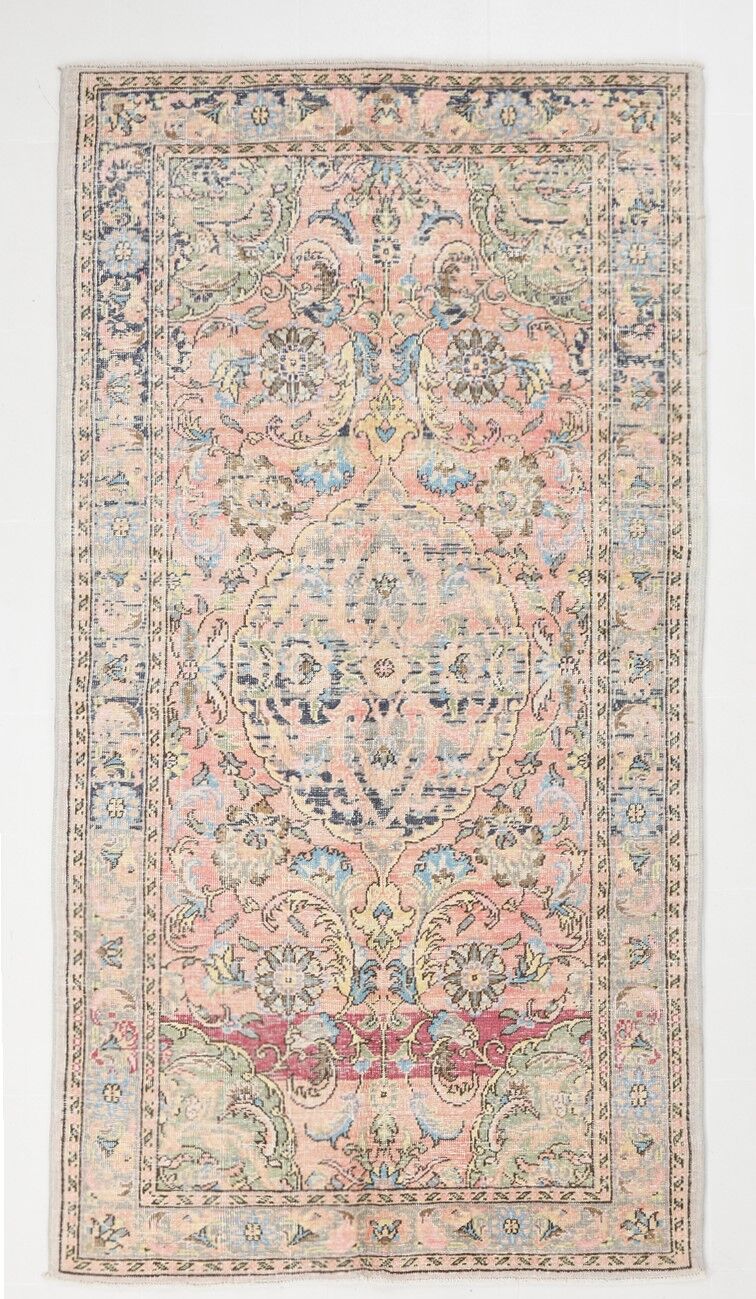 Farmhouse floral vintage rug 256x137cm