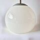 Suspension boule vintage en opaline blanche