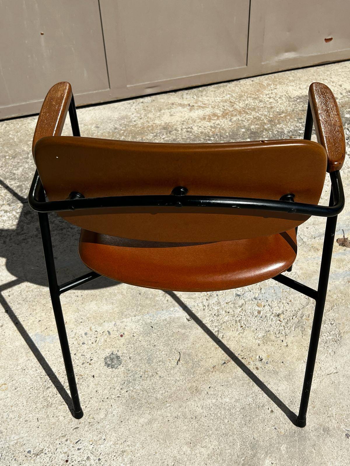 Fauteuil en métal, chêne et simili cuir vintage 1950