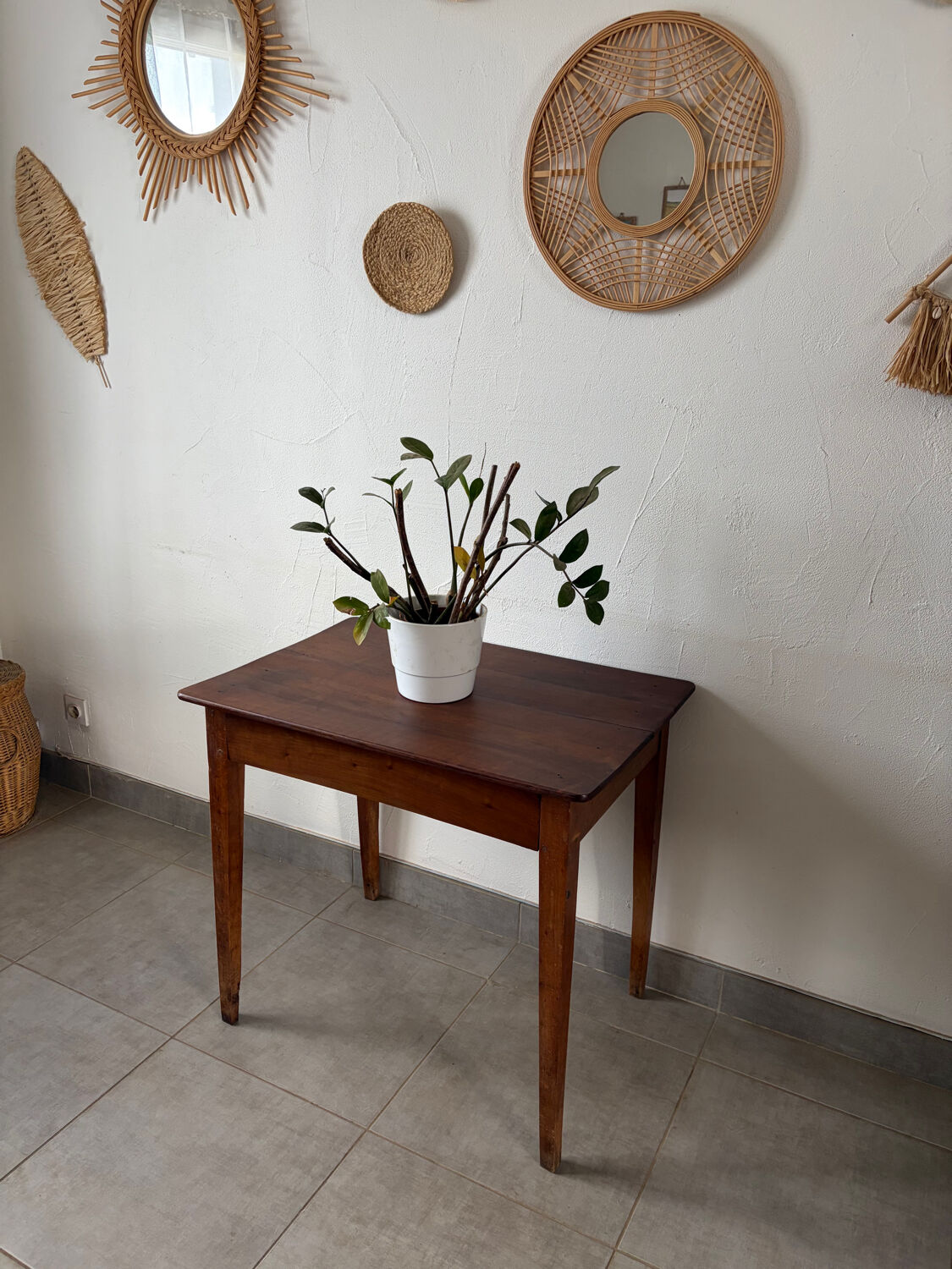 Charming vintage table/desk