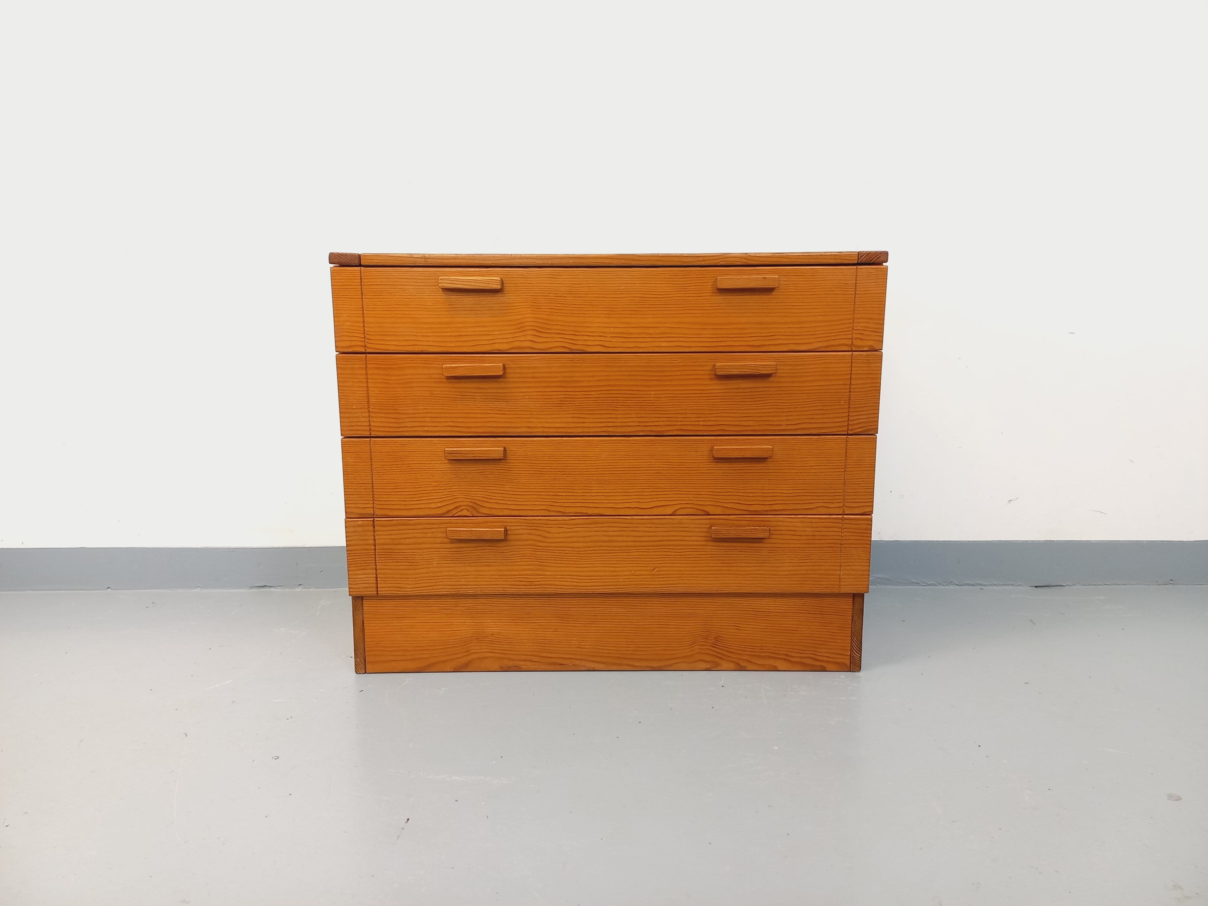 Vintage pine chest of drawers from the 1970s.