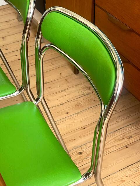 Série de 8 chaises Souvignet en chrome et skaï vert