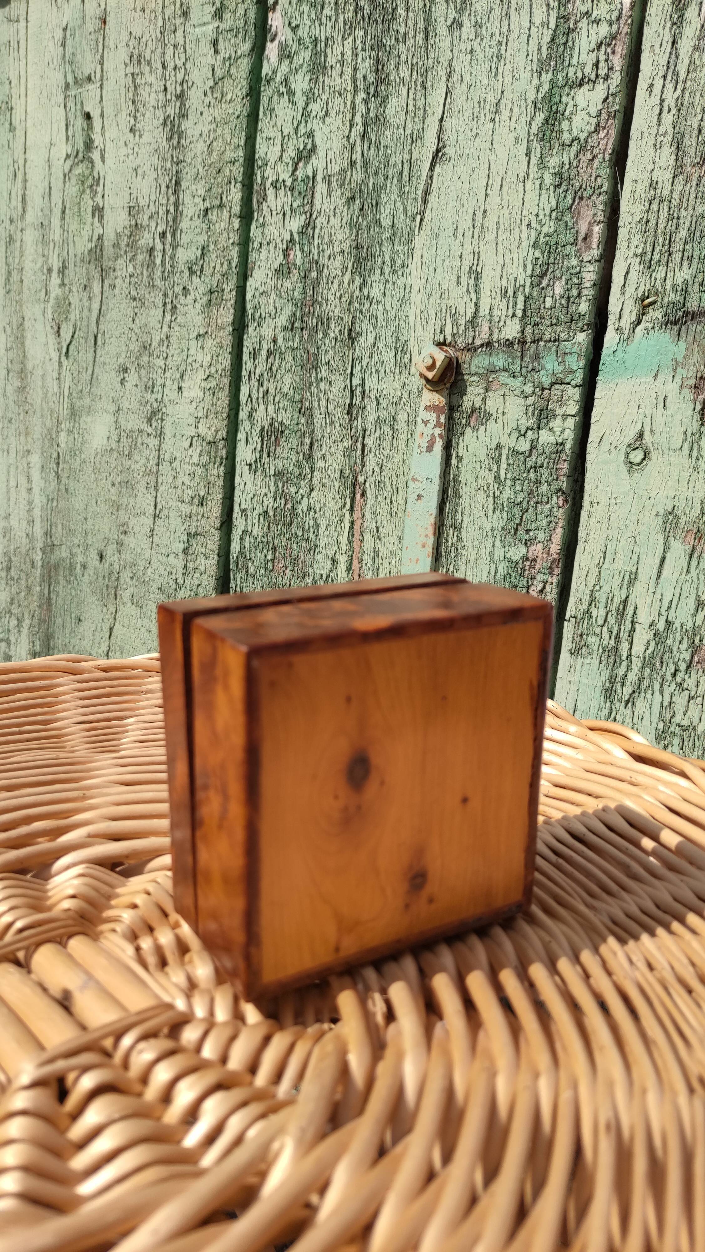 Old box in thuja magnifying glass Napoleon III style