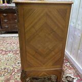 Commode en noyer de style Louis XV / rocaille