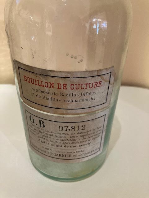 Pharmacy bottle with porcelain stopper