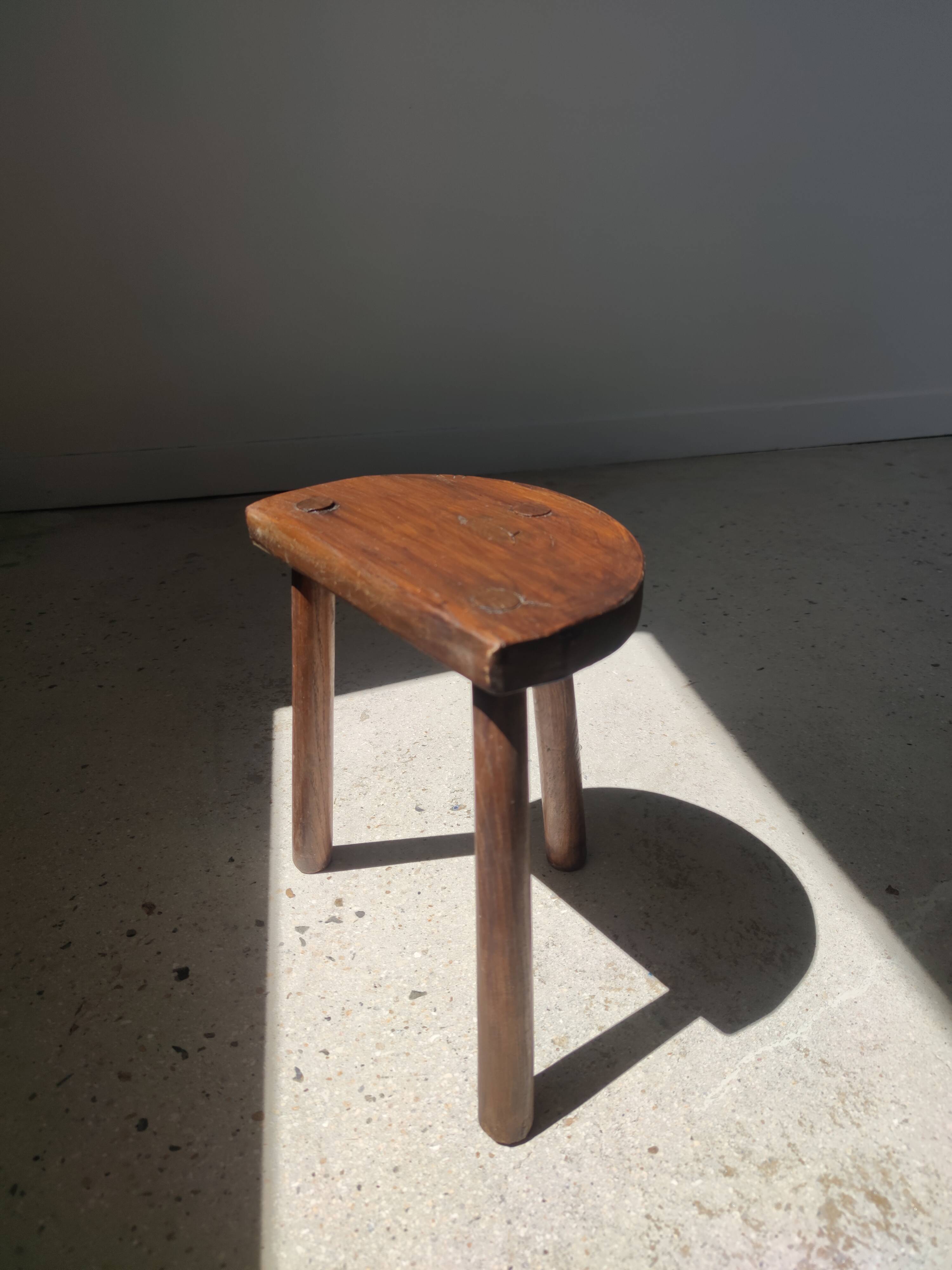 Stool in solid wood tripod seat half-moon