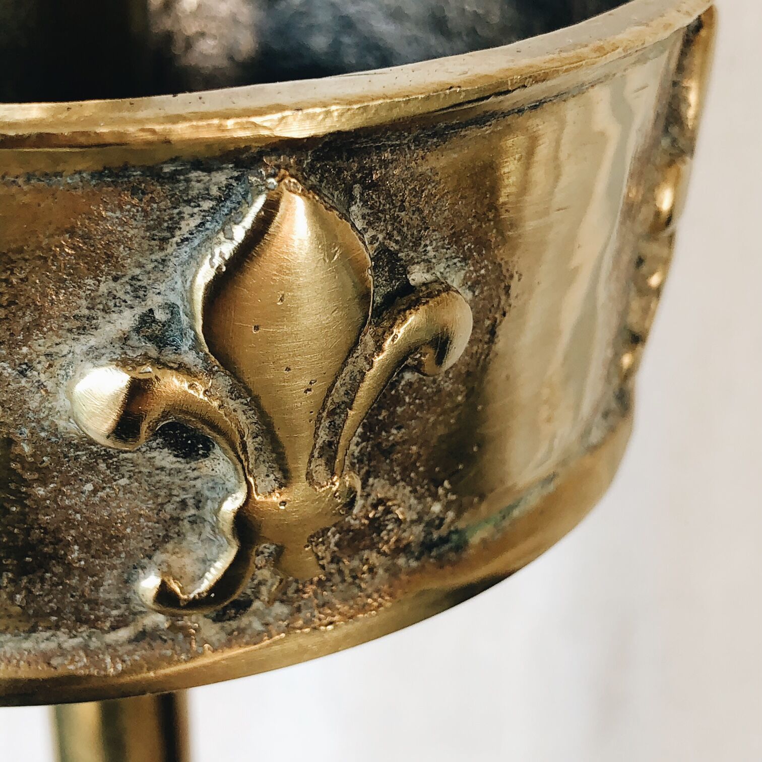 Bronze standing ashtray "Lys"