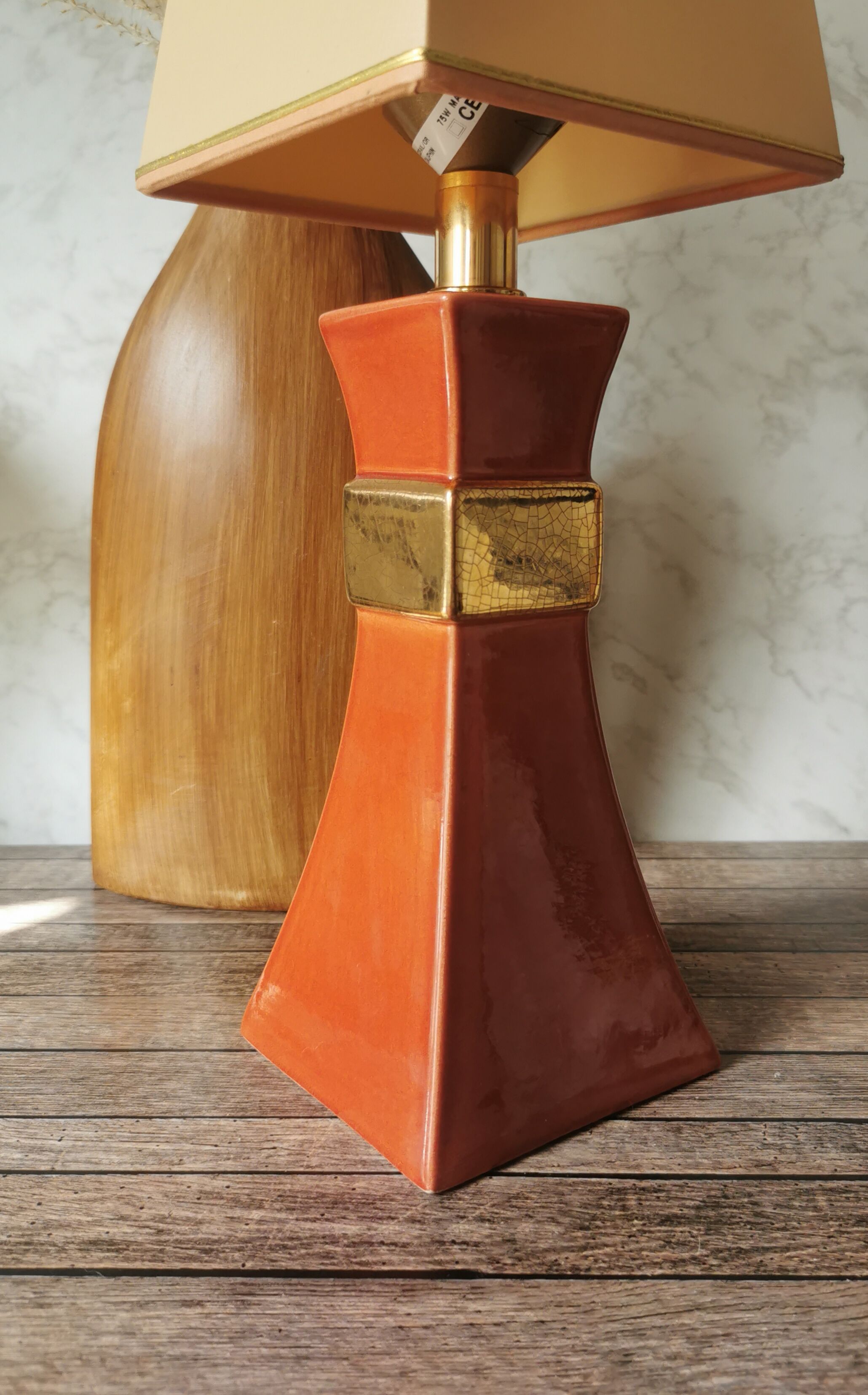 Coral lamp and gold house Le Dauphin