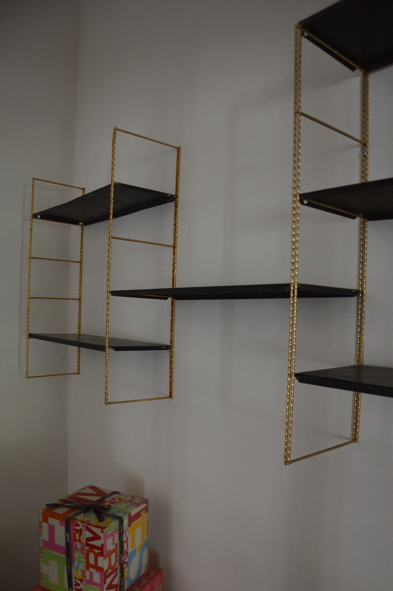 String shelf wall wired 50s